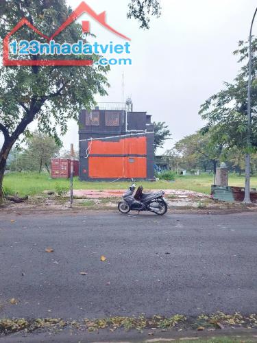 ĐẤT MT BIỆT THỰ VALENCIA, DT 200M²,  VIEW SÔNG RẠCH CHIẾC, NGAY BẾN DU THUYỀN