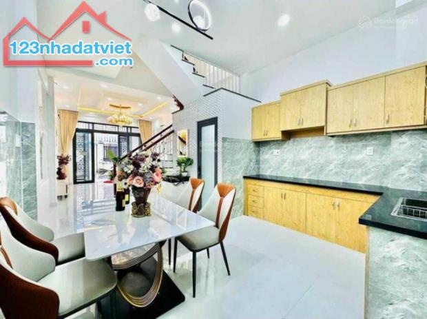 Bán nhà Đống Đa chỉ 4 tỷ diện tích 25m2x5 tầng - ngõ to rộng 2.5m ở luôn - 2