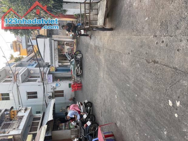NHÀ MẶT TIỀN LÒ SIÊU – P.16 – NGANG 14M – HƠN 4 TỶ.