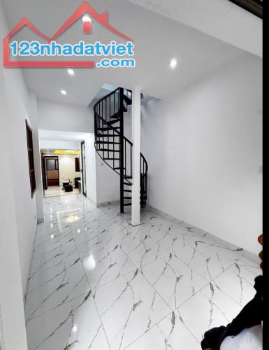 NHÀ HIẾM MỚI XÂY  - DUY NHẤT tại THÁI THỊNH -  Ô TÔ - NGÕ THÔNG - 50M × 4 tầng . Nhỉnh 6 - 1