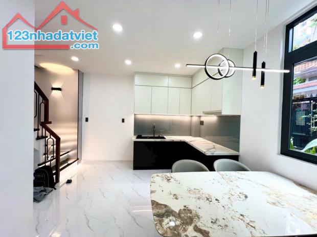 BAN NHÀ MỚI XÂY FULL NỘI THẤT: Đ LÂM VĂN BỀN. KẾ CXNH .Q 7. DT: 55 M2. 2 TẦNG. CHỈ 5.5 TỶ