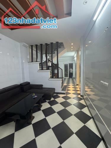 Đường Hoàng Mai, 50M x 4 tầng, 10m ra ô tô dân xây chắc chắn chỉ 6,6 tỷ