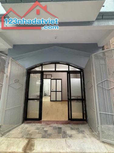 Cho thuê cả nhà tại địa chỉ ngõ 36 Nghĩa Đô (Ngõ 100 Hoàng Quốc Việt cũ - 5