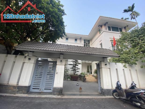Cho thuê biệt thự Nguyễn Thị Định, Trung Hòa Nhân Chính, 330m2 4 tầng