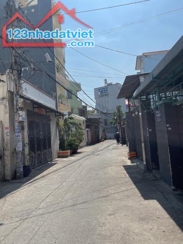 Trường Chinh-Nhà đẹp-SHR-Hẻm 4m, 2 tầng - Giá nhỉnh 3 tỷ, khu an ninh, thiết kế hiện đại.