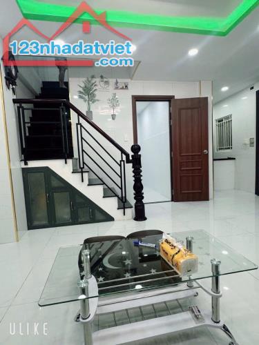 Bán gấp nhà 4PN, 3WC, 3 tầng .DTSD 109.6m2. Nguyễn Văn Luông, Q6, giá 4,88 tỷ - 1