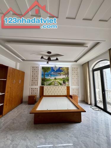 CHO THUÊ NHÀ 1 TRỆT 1 LỬNG 3 LẦU 104M2, 5PN, CÓ THANG MÁY+NỘI THẤT LÔ GÓC PHAN HUY ÍCH - 1