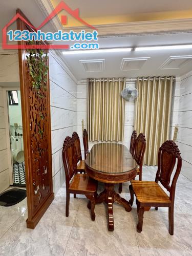 CHO THUÊ NHÀ 1 TRỆT 1 LỬNG 3 LẦU 104M2, 5PN, CÓ THANG MÁY+NỘI THẤT LÔ GÓC PHAN HUY ÍCH - 2