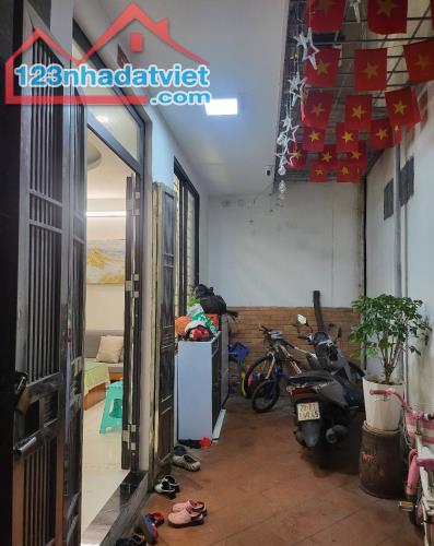 BÁN NHÀ NGUYỄN KHANG YÊN HÒA CẦU GIẤY 8 .35 TỶ 33m 5 TẦNG MT 4.9m NHÀ MỚI Ở SƯỚNG