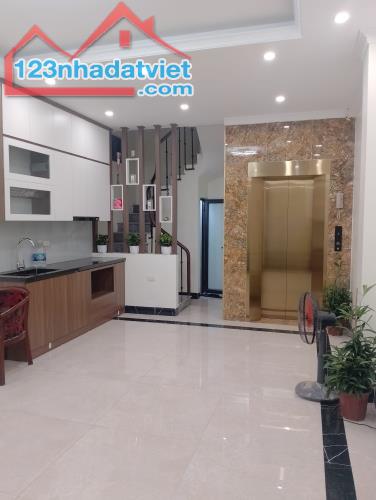 Nhà Đẹp Chủ Tự Xây - Ngỗ Ô Tô - Gara - Định Công - DT 35m - 5 Tầng - Mặt Tiền 4.2m - Gía - 1