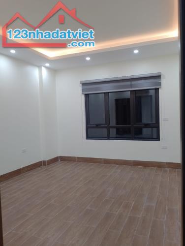Nhà Đẹp Chủ Tự Xây - Ngỗ Ô Tô - Gara - Định Công - DT 35m - 5 Tầng - Mặt Tiền 4.2m - Gía - 3