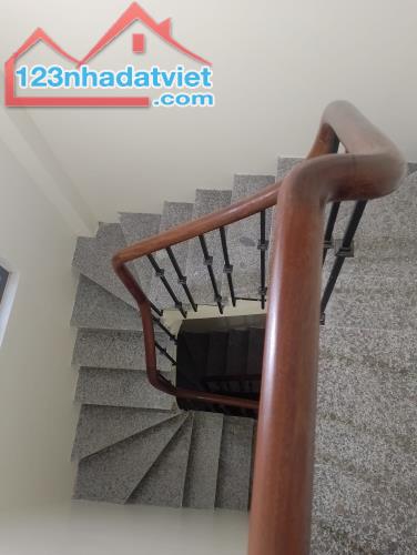 Nhà Đẹp Chủ Tự Xây - Ngỗ Ô Tô - Gara - Định Công - DT 35m - 5 Tầng - Mặt Tiền 4.2m - Gía - 4