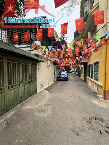 Bán nhà phố An Trạch, Đống Đa, phân lô, ô tô vào nhà 3 tầng 84m2 giá 18,5 tỷ