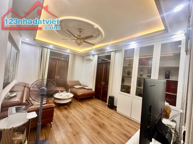 Bán Nhà phúc Đồng 50m2-5 tầng-mt 5.2m-hơn 10 tỷ-LÔ GÓC - NGÕ NÔNG Ô TÔ TRÁNH- FULL NỘI THÂ