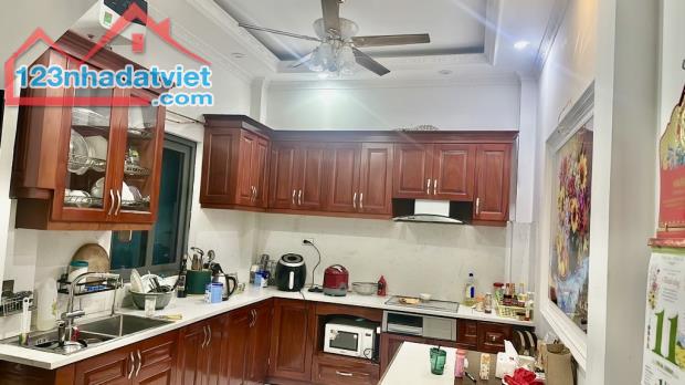 Bán Nhà phúc Đồng 50m2-5 tầng-mt 5.2m-hơn 10 tỷ-LÔ GÓC - NGÕ NÔNG Ô TÔ TRÁNH- FULL NỘI THÂ - 3