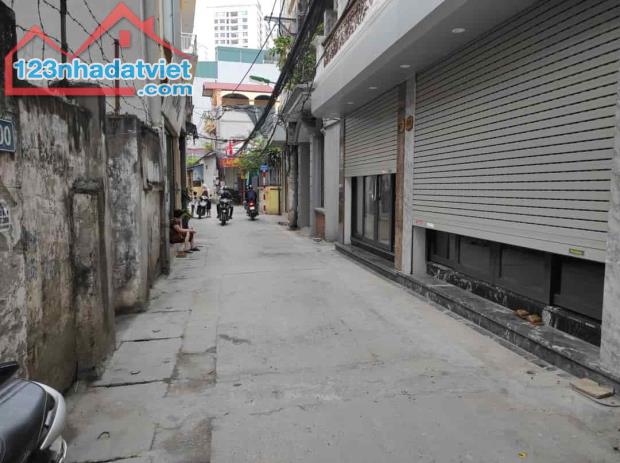 Cần vốn bán  nhanh - Nhà Ngoại Giao Đoàn 5 tầng x 35m, Oto qua nhà, kinh doanh, giá 8.8 tỷ