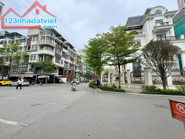 Cần vốn bán  nhanh - Nhà Ngoại Giao Đoàn 5 tầng x 35m, Oto qua nhà, kinh doanh, giá 8.8 tỷ - 1