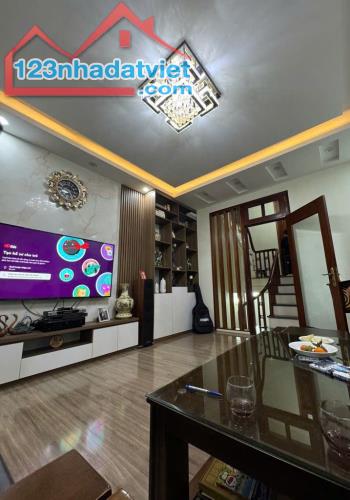 BÁN NHÀ TÔ HIỆU – GARA Ô TÔ – KINH DOANH ĐỈNH! 🔥  🏡 Diện tích: 50m² x 5 tầng | Mặt tiền: - 1