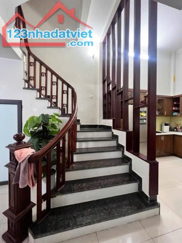 BÁN NHÀ TÔ HIỆU – GARA Ô TÔ – KINH DOANH ĐỈNH! 🔥  🏡 Diện tích: 50m² x 5 tầng | Mặt tiền: - 3