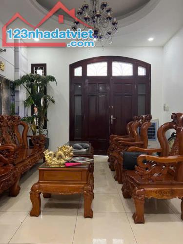 Biệt thự ngang 8 đường Nguyễn Cửu Vân Bình Thạnh Full nội thất gỗ quý chỉ 26 tỷ