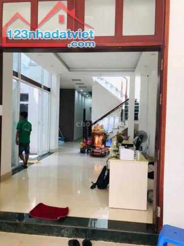 CHÍNH CHỦ CHO THUÊ BIỆT THỰ DT 300M2, 5PN, 4WC ĐƯỜNG RỘNG XE TẢI SAU CHỢ ĐẦU MỐI 1KM - 1