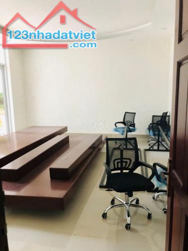 CHÍNH CHỦ CHO THUÊ BIỆT THỰ DT 300M2, 5PN, 4WC ĐƯỜNG RỘNG XE TẢI SAU CHỢ ĐẦU MỐI 1KM - 3