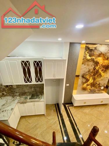 Cần.bán gấp Khâm Thiên, Đống Đa - 30m2 x 5 tầng -  Gias 6.x Tỷ - 2