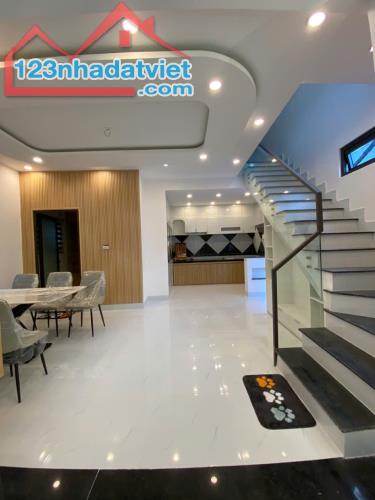 ♣ Nhà Góc Kiệt gần 4m thẳng thông ra MT Hoàng Diệu, 55m2, 2 tầng, KD Tốt, ~ 4 tỷ