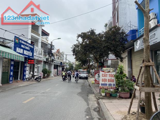 Nhà mặt đường phố Trại Lẻ chào chủ mới - 1
