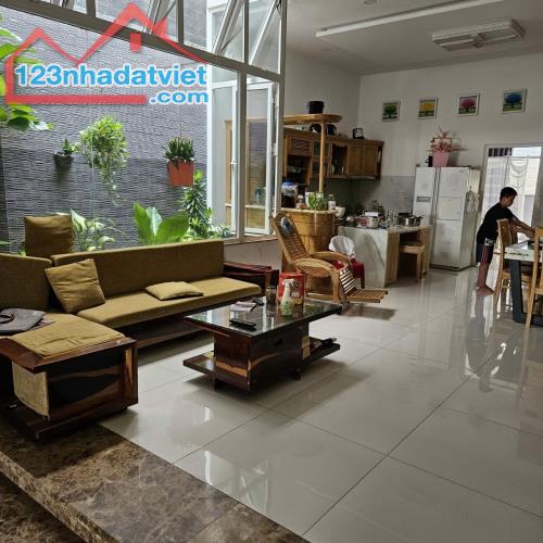 Cần bán căn nhà 1 trệt 1 lầu 213m2 mặt tiền Trần Hưng Đạo, Phan Thiết gần siêu thị Lotte - 1
