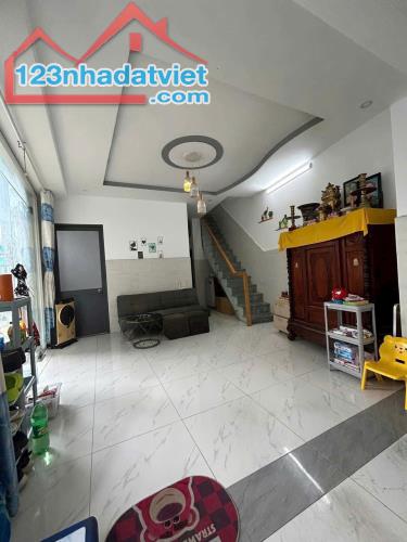 Bán nhà 1 trệt 1 lầu 45m2 SHR thổ cư (P. Bửu Hoà) chỉ 1,750 tỉ - 2