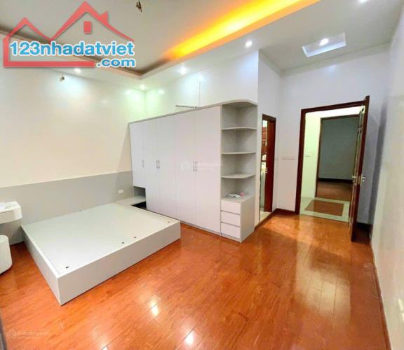 Bán nhà dân 4 tầng ở Trần Cung, sổ 54m2, xây đua 56m , Tổng 4 phòng ngủ có sẵn nội thất - 3