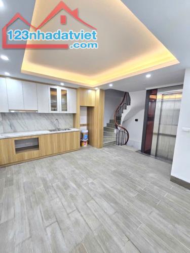 Bán Nhà Thái Hà 38m2, Mt 7m, Thang Máy, Full Nội Thất, 13.8 Tỷ