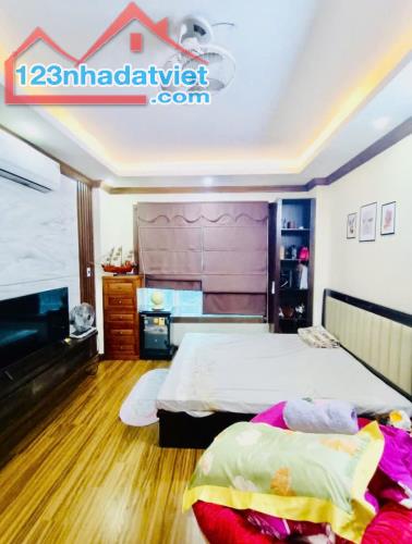 LÔ GÓC, ÔTÔ ĐỖ CỬA - HOÀNG QUỐC VIỆT - DT: 34m, MT: 5,5m KINH DOANH - 7,95 TỶ - 2