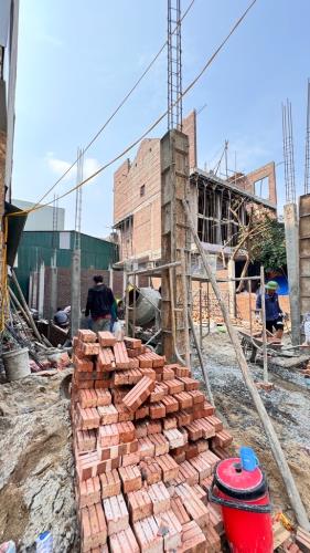 Bán nhà 4 tầng đang xây,xung quanh nhiều tiện ích - 1