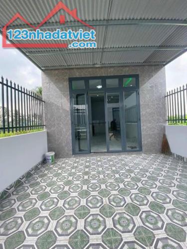 Nhà mới xây, cấp 4, SHR, 105m2, 2PN, Đường Cây Dương, Đức Hòa, Giá 1 tỷ 180.