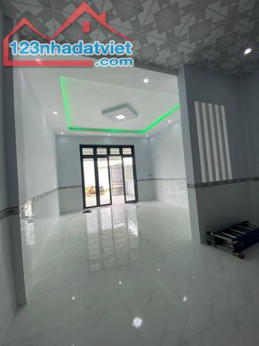 Nhà mới xây, cấp 4, SHR, 105m2, 2PN, Đường Cây Dương, Đức Hòa, Giá 1 tỷ 180. - 2