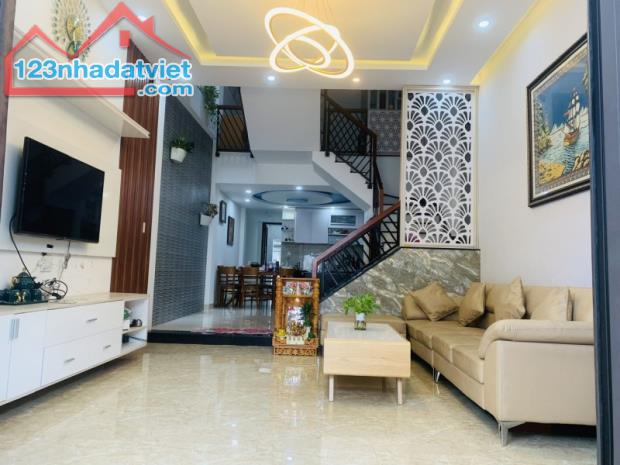 SIÊU PHẨM NHÀ ĐẸP 3 TẦNG – 90M² – ĐƯỜNG 5.5M, SÁT TÔN ĐỨC THẮNG, TT LIÊN CHIỂU - CHỈ 4.3 T