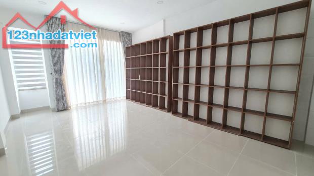 Bán nhà đẹp 5 tầng mặt tiền Có Thang Máy nằm ngay vị trí đắc địa - 1