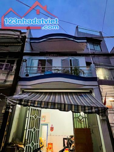 Nhà hẻm ô tô, sau ACBbank Lạc Long Quân, Tân Bình, 4.95 tỷ