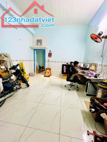 Nhà hẻm ô tô, sau ACBbank Lạc Long Quân, Tân Bình, 4.95 tỷ - 2