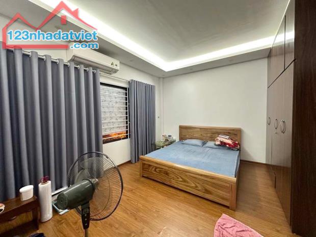 BÁN Nhà Lạc Long Quân, gần ô tô, gần chợ 38m2, 5 tầng, 8,5 tỷ - 3