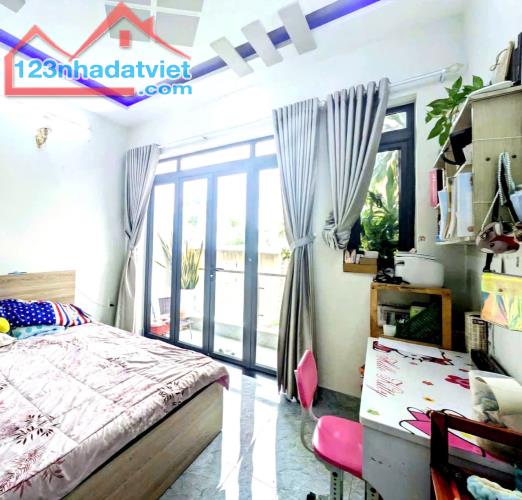 Hiếm, Linh Trung, Thủ Đức, Hẻm ô tô, Gấp bán, 3 tầng mới, DtSd 175m2, Giá 7.6ty - 3