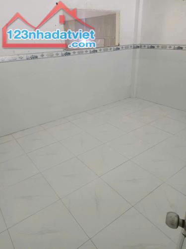 Nhà kho mặt tiền đường nhựa Mỹ Hạnh Nam, Đức Hòa dt 400m2 giá 8 tỷ - 2