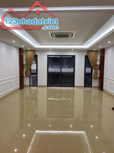 Bán nhà Nguyễn Hy Quang Hoàng Cầu Đống Đa 43m2x4T Đẹp, 2 mặt thoáng - 2