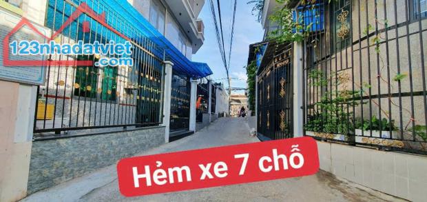 Bán gấp Căn hộ dịch vụ Lã Xuân Oai, Tăng Nhơn Phú A, Thủ Đức, 350m2, 4 tầng, 25 tỷ xxx