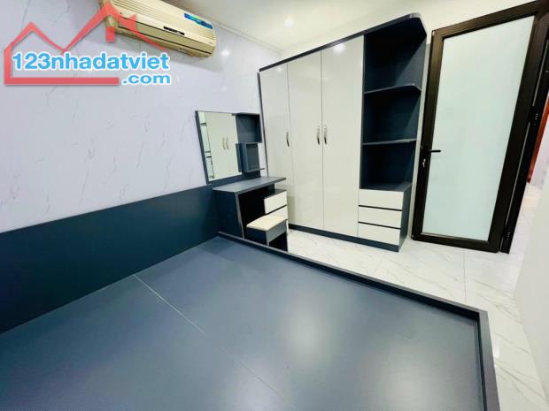 QUÁ HIẾM - LÕI ĐỐNG ĐA - GẦN PHỐ - TẦM TIỀN QUÁ HIẾM - TẶNG FULL NỘI THẤT - XÁCH VALI Ở