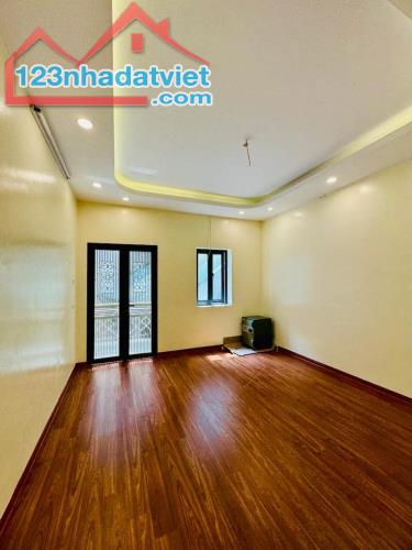 Đại Hạ Giá. Ngõ Quan Thổ. Nhà 4 Tầng.  DT 27m2. MT 3.9m. Nhỉnh 5 Tỷ. - 2