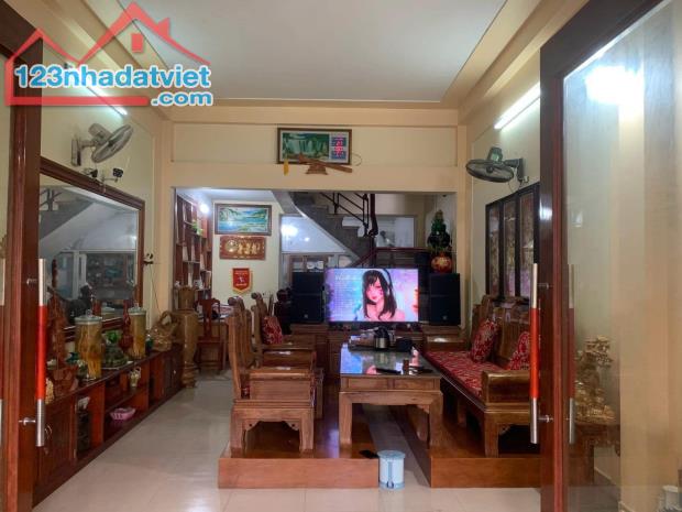 Chính chủ cần bán Căn Nhà 3 tầng Mặt Đường Ngô Quyền - Hợp Thành. - 1