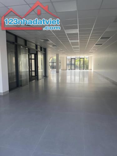 Cho thuê tầng 2, tầng 3 tòa nhà mặt phố Thống Nhất, TP Hải Dương, 300m2 1 sàn, vị trí đẹp